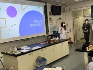 昭和大学薬学部 1-300x225